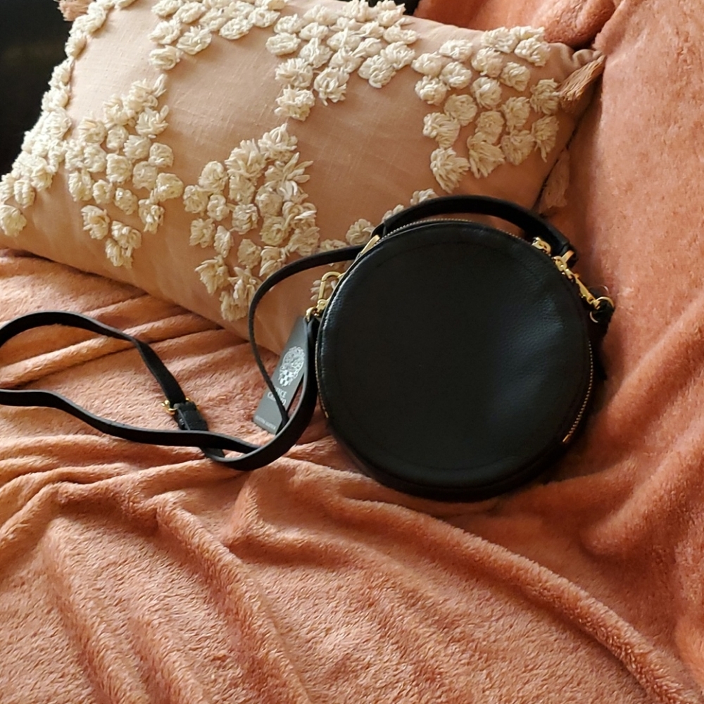 Black round purse